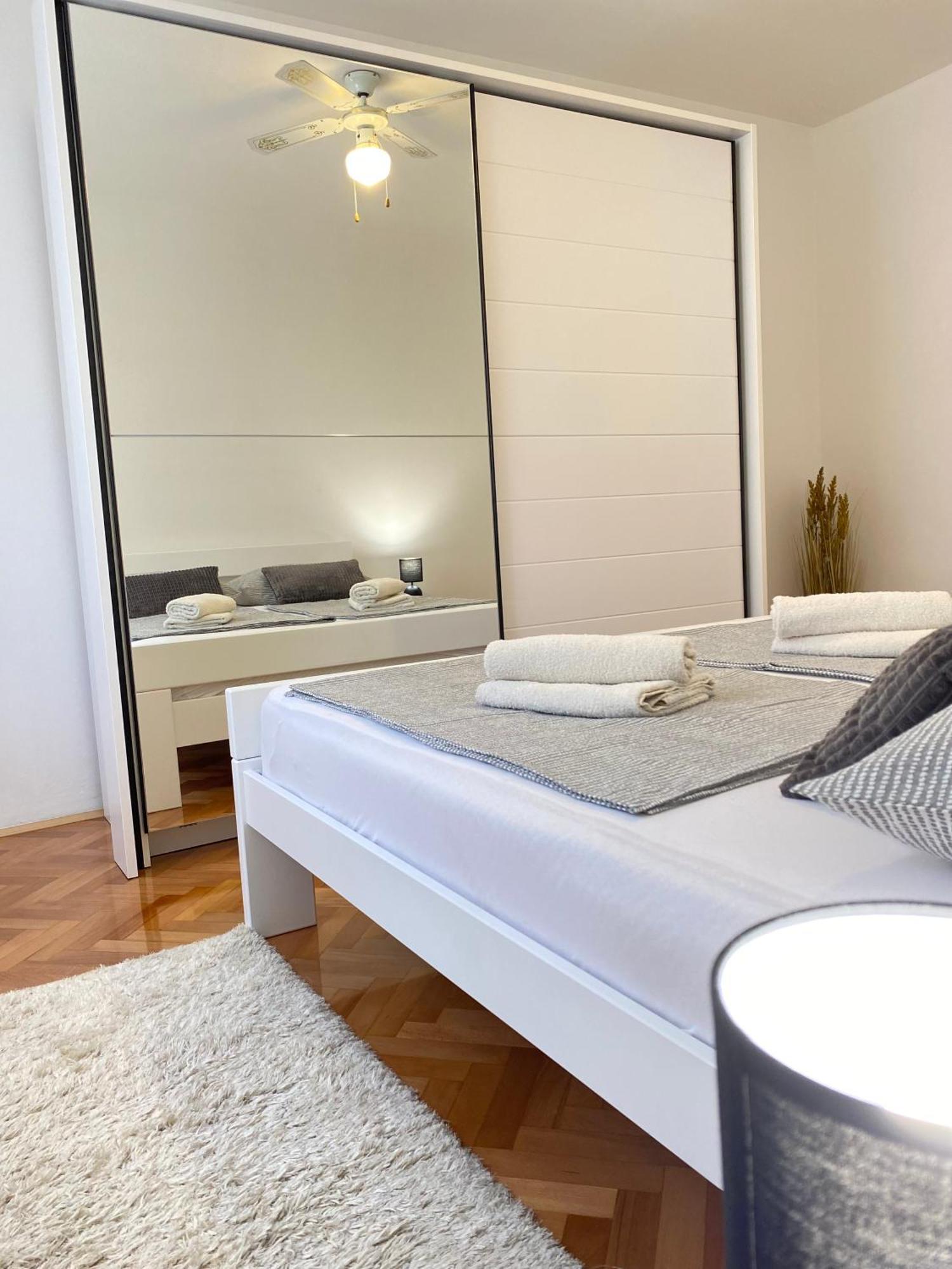 Charming Old Town Apartment Шибеник Экстерьер фото