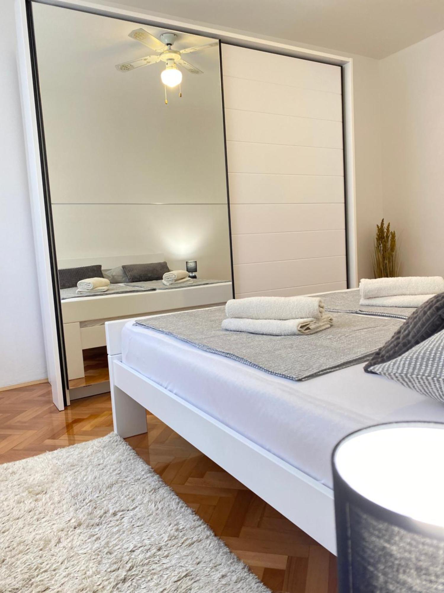 Charming Old Town Apartment Шибеник Экстерьер фото